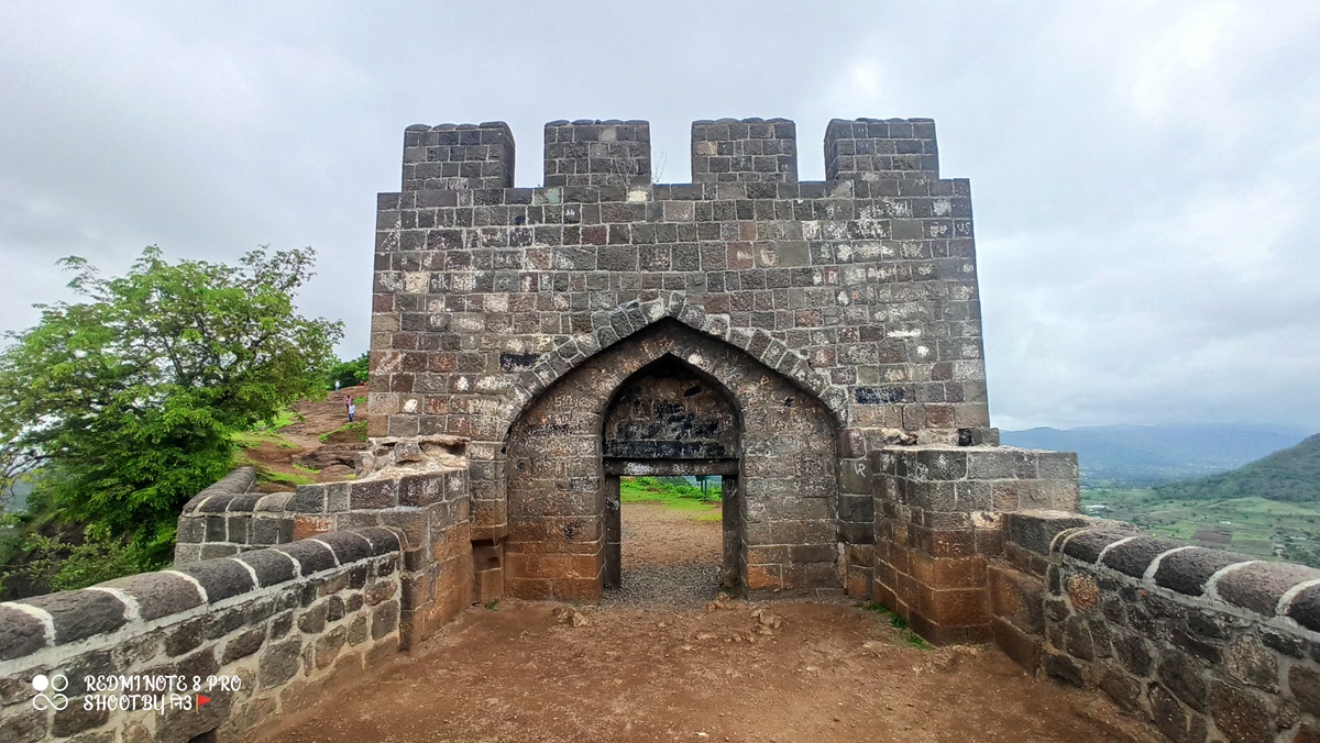 You are currently viewing Shivneri Fort
